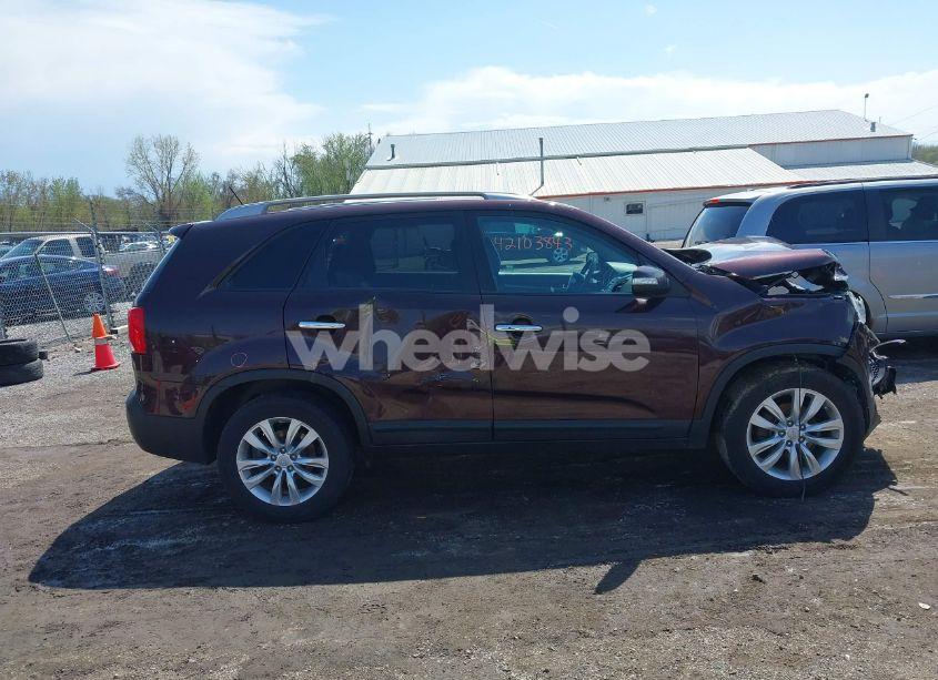Photo 13 of 2011 Kia Sorento EX (VIN 5XYKU4A18BG143898)