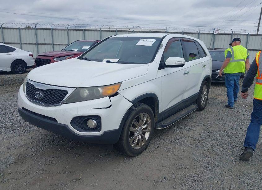 Photo 2 of 2011 Kia Sorento EX (VIN 5XYKU4A1XBG016229)