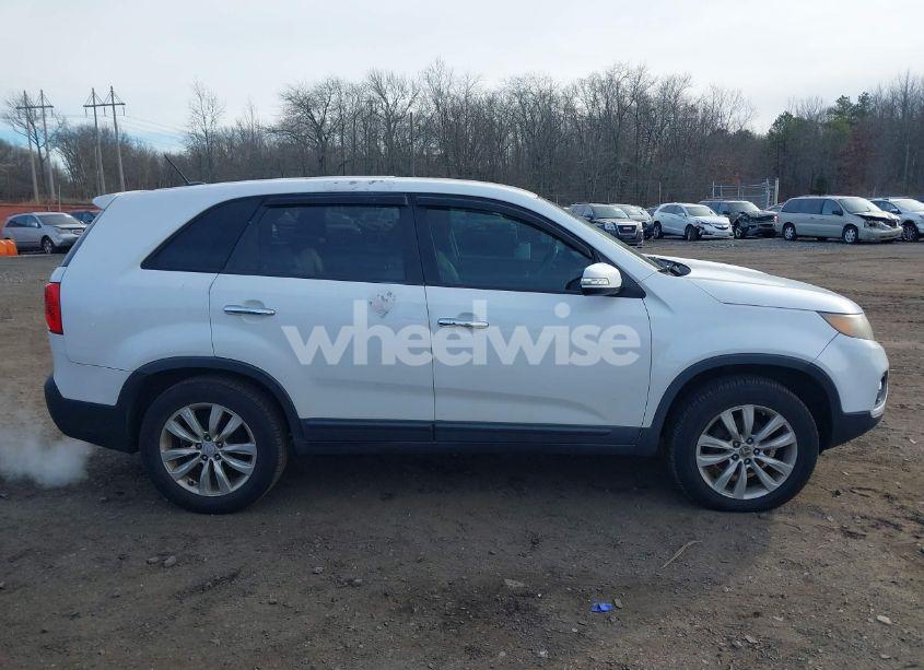 Photo 13 of 2011 Kia Sorento EX V6 (VIN 5XYKU4A20BG009153)