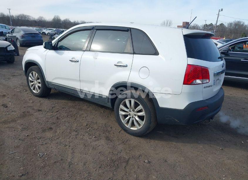 Photo 3 of 2011 Kia Sorento EX V6 (VIN 5XYKU4A20BG009153)