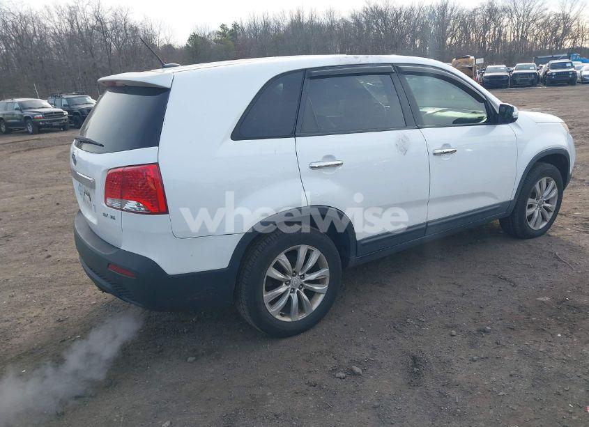 Photo 4 of 2011 Kia Sorento EX V6 (VIN 5XYKU4A20BG009153)