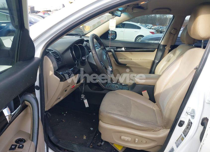 Photo 5 of 2011 Kia Sorento EX V6 (VIN 5XYKU4A20BG009153)