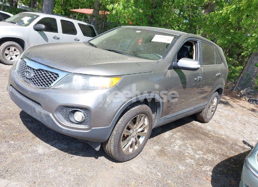 Photo 2 of 2011 Kia Sorento EX V6 (VIN 5XYKU4A20BG027684)