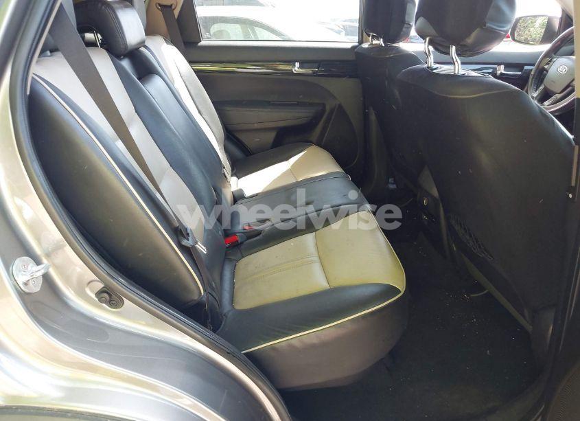 Photo 8 of 2011 Kia Sorento EX V6 (VIN 5XYKU4A20BG027684)