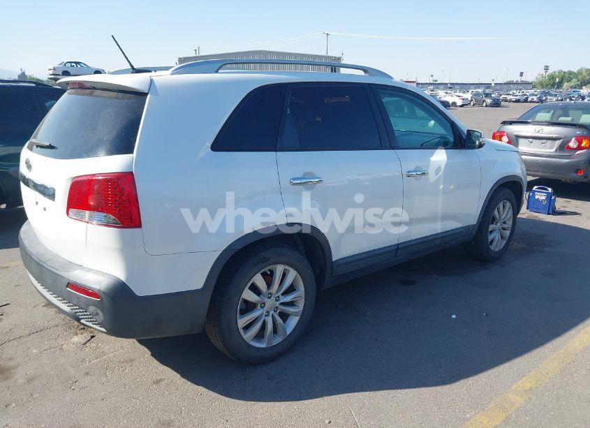 Photo 4 of 2011 Kia Sorento EX V6 (VIN 5XYKU4A20BG042816)