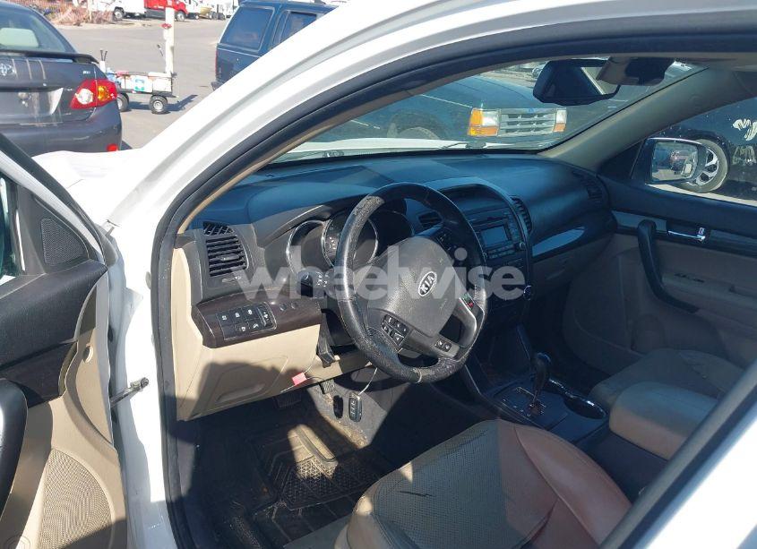 Photo 5 of 2011 Kia Sorento EX V6 (VIN 5XYKU4A20BG042816)