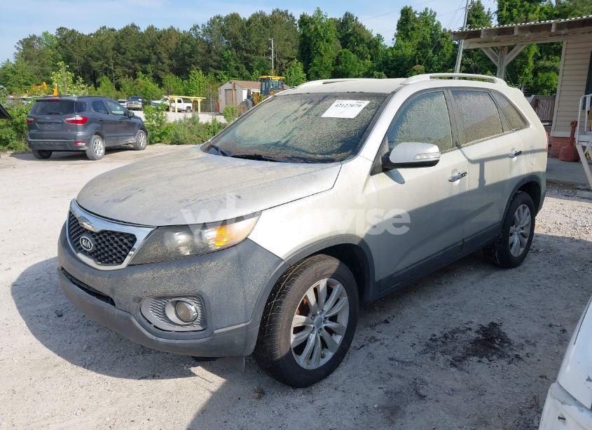 Photo 2 of 2011 Kia Sorento EX V6 (VIN 5XYKU4A20BG070261)
