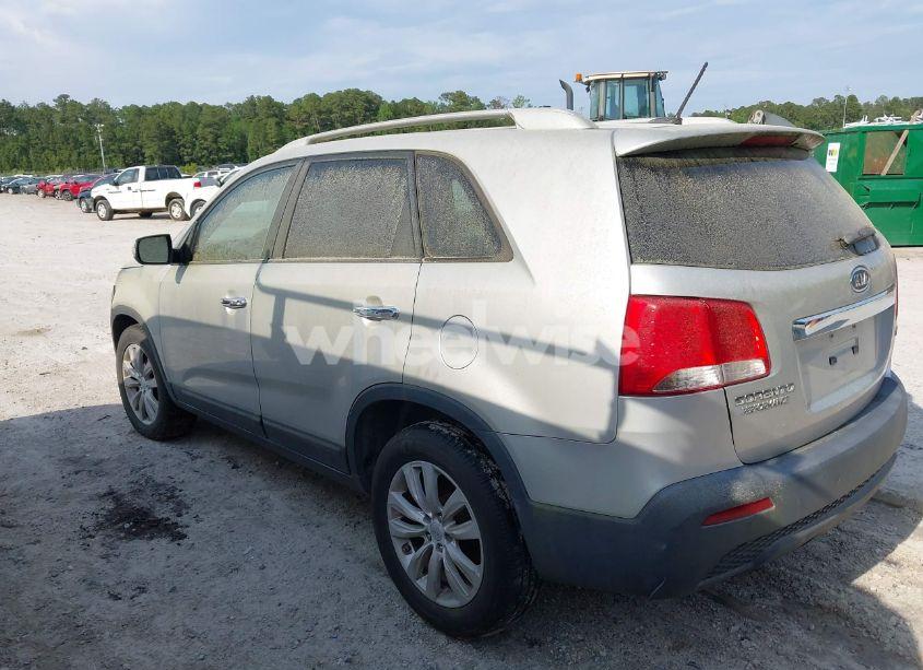 Photo 3 of 2011 Kia Sorento EX V6 (VIN 5XYKU4A20BG070261)
