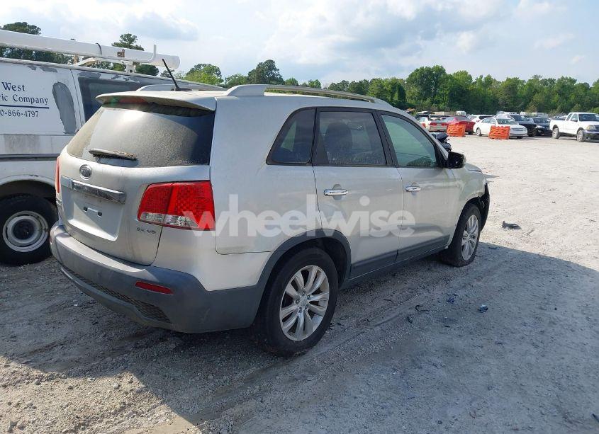 Photo 4 of 2011 Kia Sorento EX V6 (VIN 5XYKU4A20BG070261)