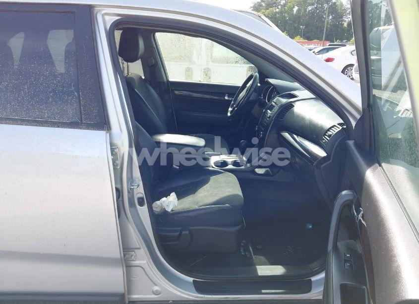 Photo 5 of 2011 Kia Sorento EX V6 (VIN 5XYKU4A20BG070261)