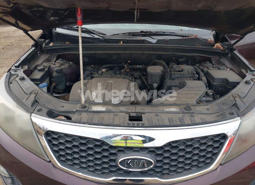 Photo 10 of 2012 Kia Sorento EX V6 (VIN 5XYKU4A20CG200895)