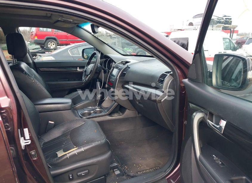 Photo 5 of 2012 Kia Sorento EX V6 (VIN 5XYKU4A20CG200895)