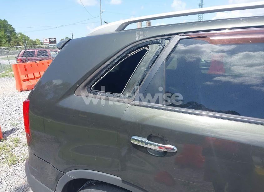 Photo 12 of 2012 Kia Sorento EX V6 (VIN 5XYKU4A20CG257775)