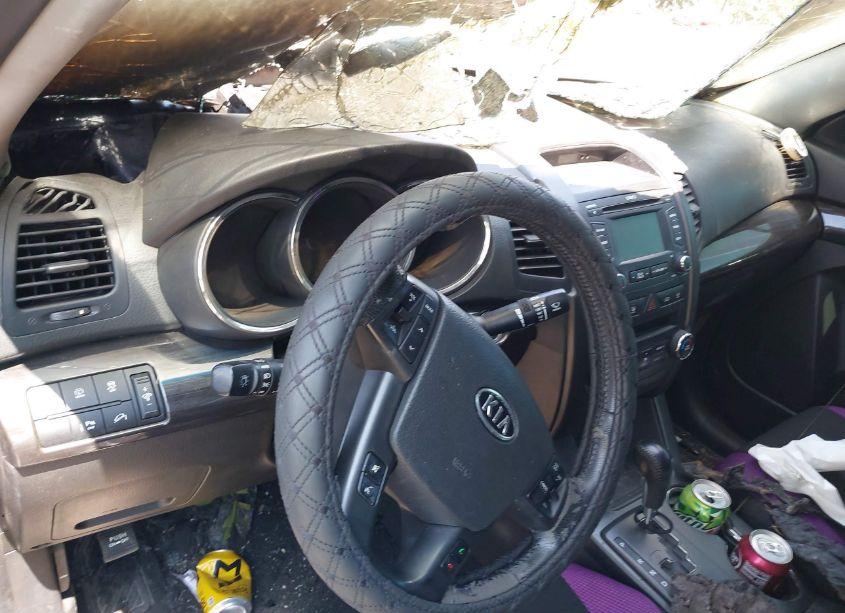 Photo 7 of 2012 Kia Sorento EX V6 (VIN 5XYKU4A21CG196341)