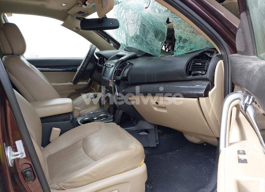 Photo 5 of 2012 Kia Sorento EX V6 (VIN 5XYKU4A21CG248227)