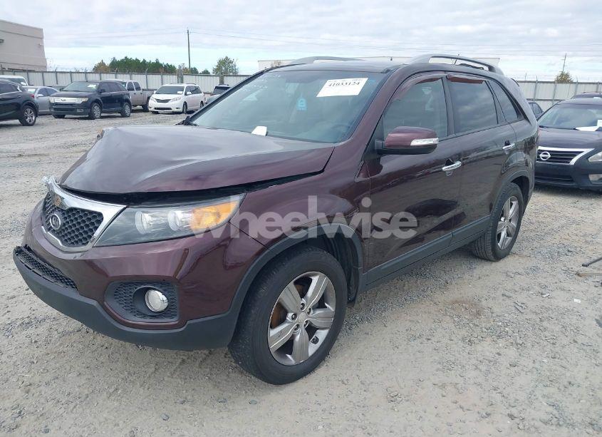 Photo 2 of 2013 Kia Sorento EX V6 (VIN 5XYKU4A21DG312753)