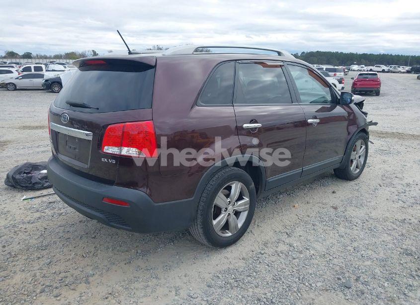 Photo 4 of 2013 Kia Sorento EX V6 (VIN 5XYKU4A21DG312753)