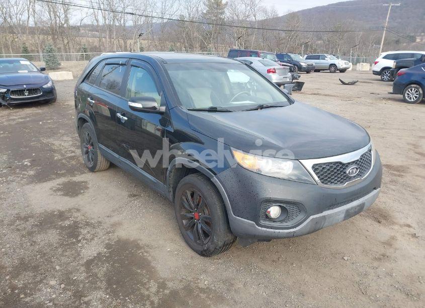 2011 Kia Sorento EX V6 (VIN 5XYKU4A22BG024592) main photo