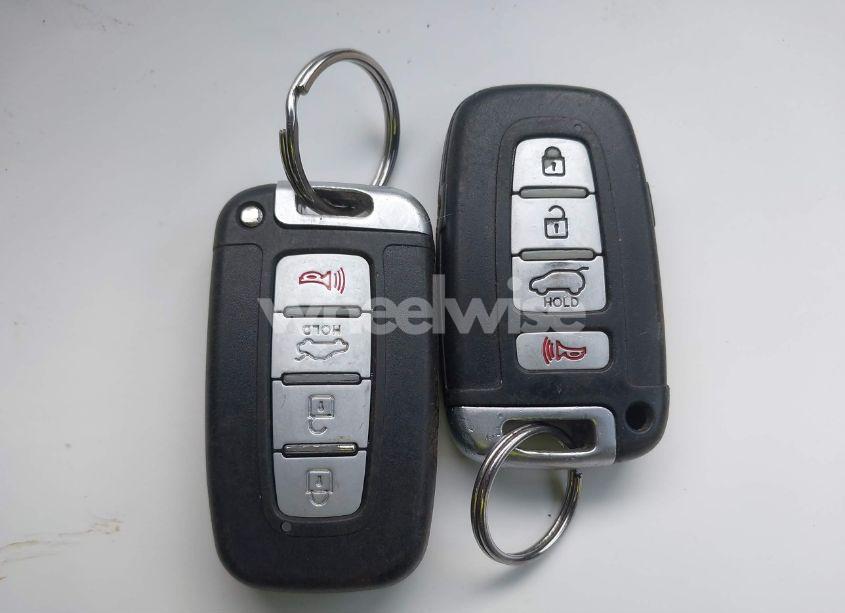 Photo 11 of 2011 Kia Sorento EX V6 (VIN 5XYKU4A22BG024592)