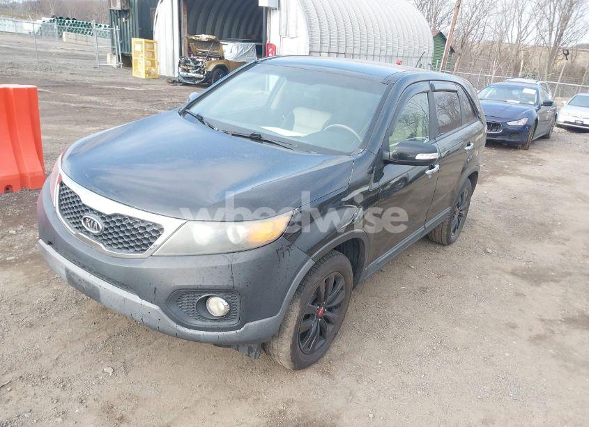 Photo 2 of 2011 Kia Sorento EX V6 (VIN 5XYKU4A22BG024592)