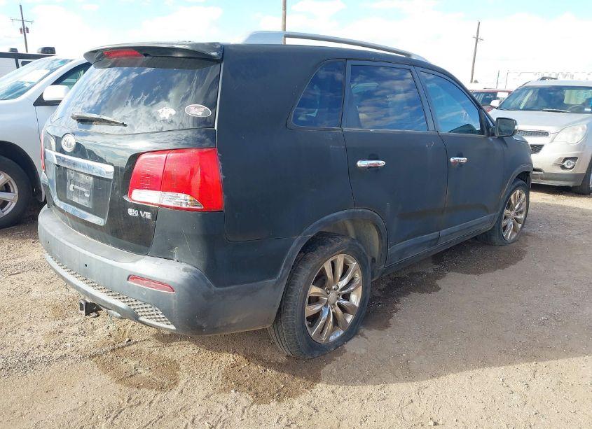Photo 4 of 2011 Kia Sorento EX V6 (VIN 5XYKU4A22BG038329)