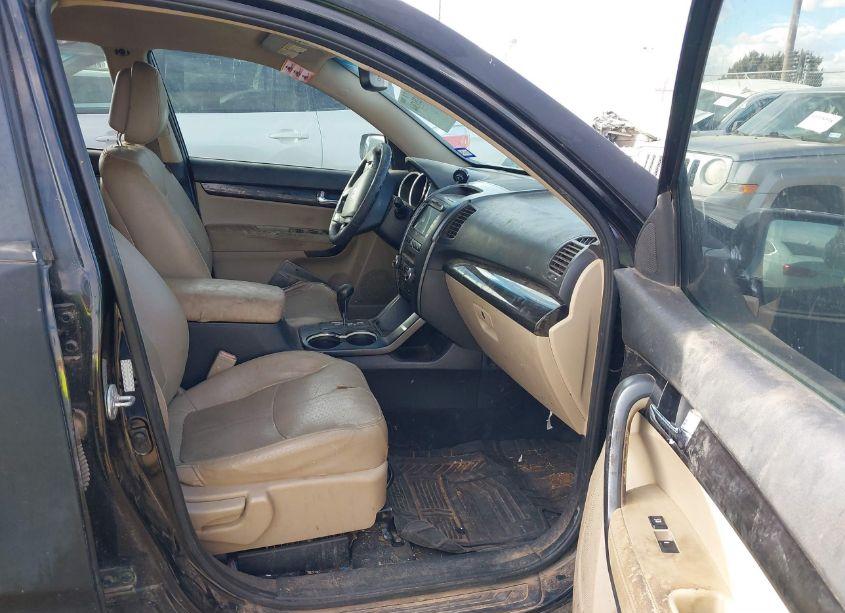 Photo 5 of 2011 Kia Sorento EX V6 (VIN 5XYKU4A22BG038329)