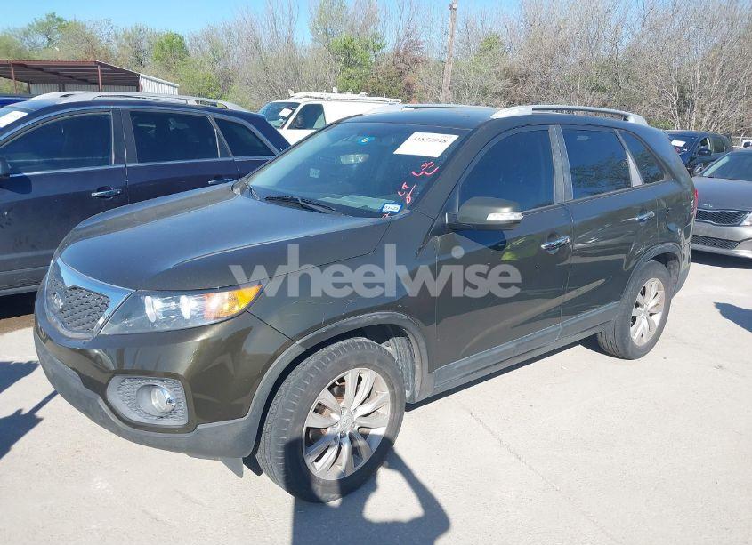 Photo 2 of 2011 Kia Sorento EX V6 (VIN 5XYKU4A22BG095372)