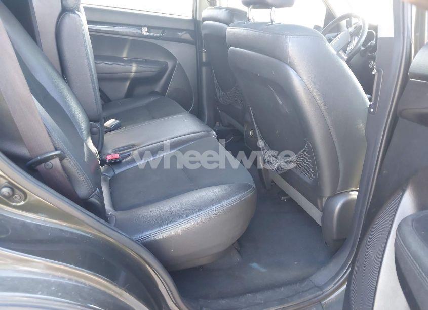 Photo 8 of 2011 Kia Sorento EX V6 (VIN 5XYKU4A22BG095372)