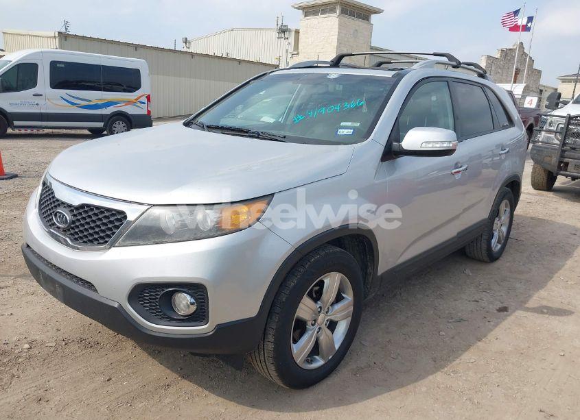 Photo 2 of 2013 Kia Sorento EX V6 (VIN 5XYKU4A22DG413476)