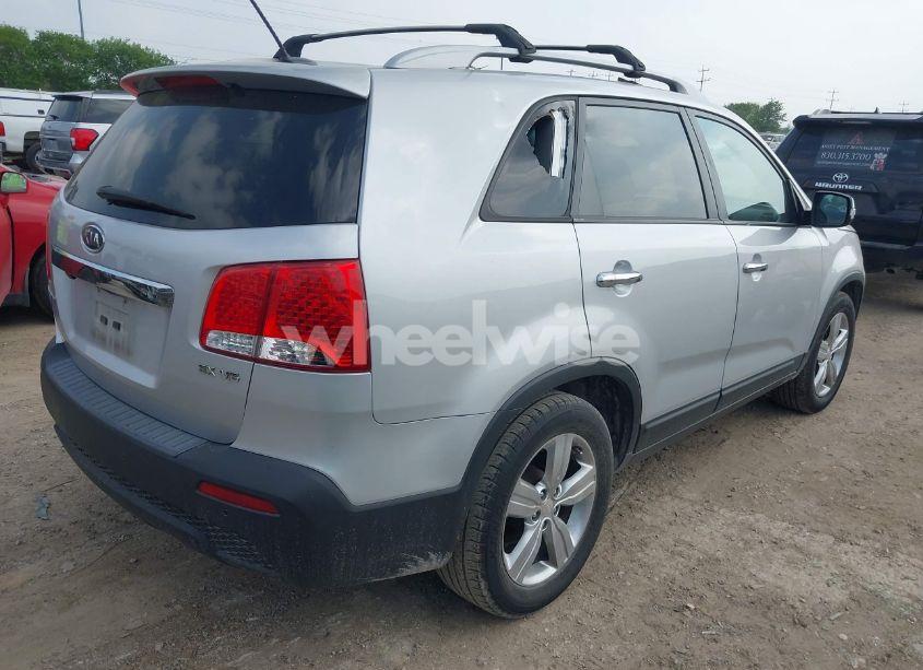 Photo 4 of 2013 Kia Sorento EX V6 (VIN 5XYKU4A22DG413476)