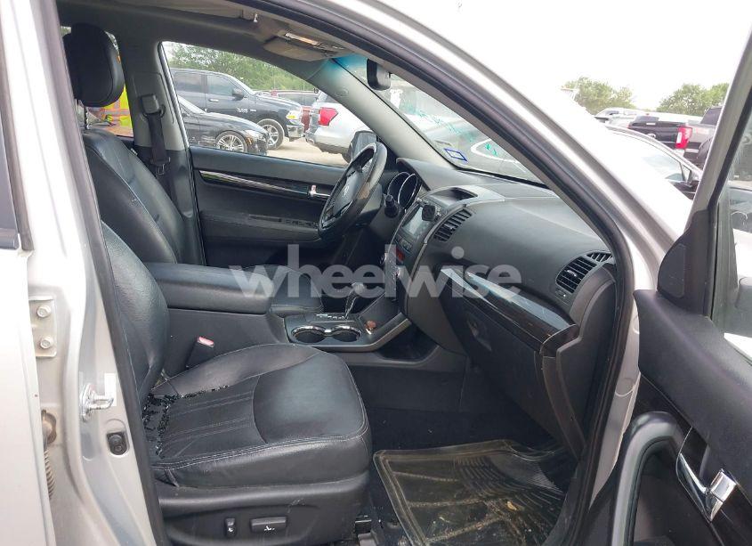 Photo 5 of 2013 Kia Sorento EX V6 (VIN 5XYKU4A22DG413476)