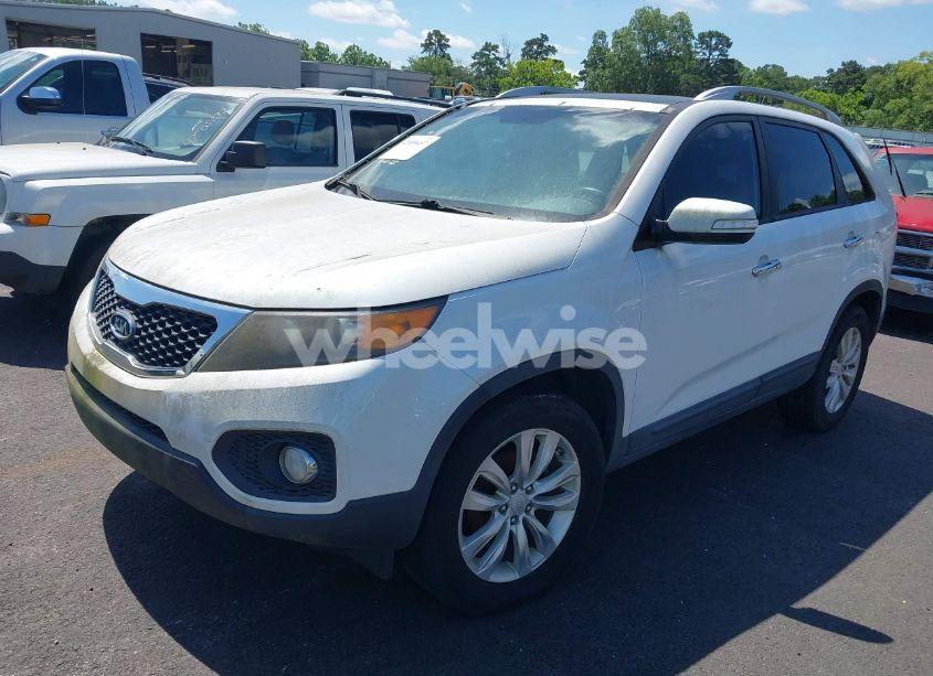 Photo 2 of 2011 Kia Sorento EX V6 (VIN 5XYKU4A23BG041627)
