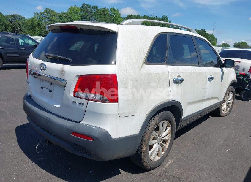 Photo 4 of 2011 Kia Sorento EX V6 (VIN 5XYKU4A23BG041627)