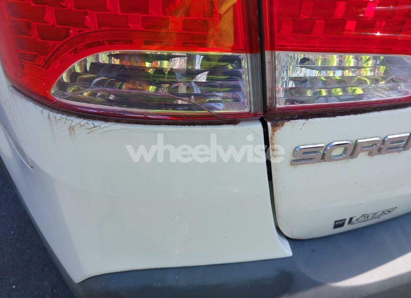 Photo 6 of 2011 Kia Sorento EX V6 (VIN 5XYKU4A23BG041627)