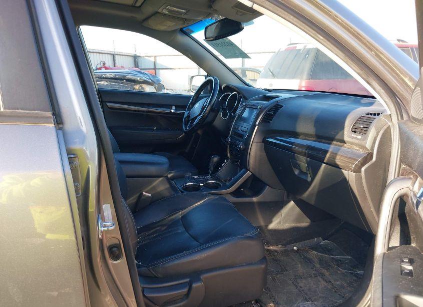 Photo 5 of 2011 Kia Sorento EX V6 (VIN 5XYKU4A23BG151335)