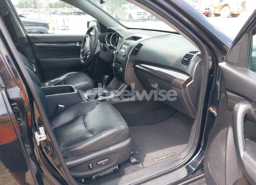 Photo 5 of 2012 Kia Sorento EX V6 (VIN 5XYKU4A23CG230182)