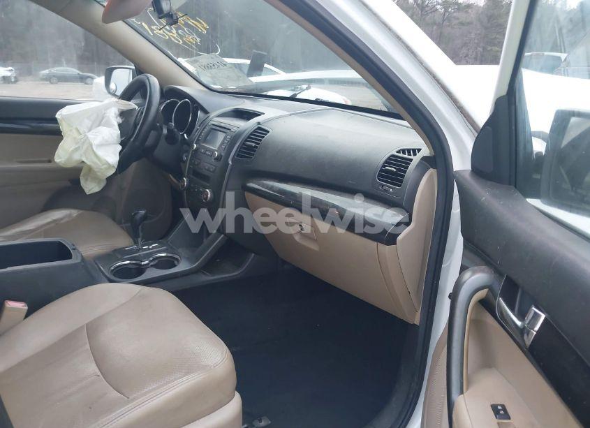 Photo 5 of 2012 Kia Sorento EX V6 (VIN 5XYKU4A23CG303020)