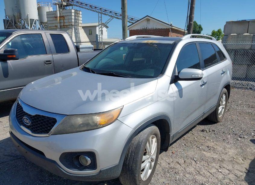 Photo 2 of 2011 Kia Sorento EX V6 (VIN 5XYKU4A24BG046075)