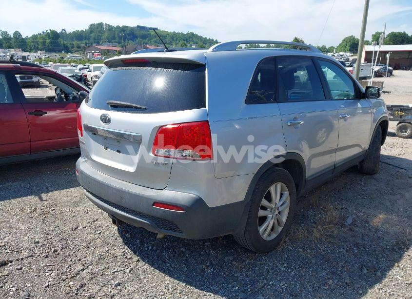 Photo 4 of 2011 Kia Sorento EX V6 (VIN 5XYKU4A24BG046075)