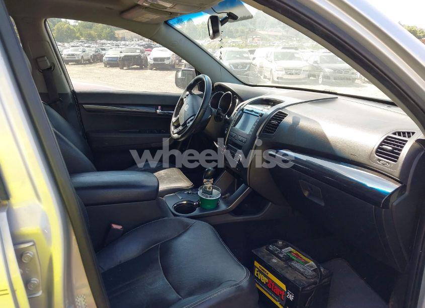 Photo 5 of 2011 Kia Sorento EX V6 (VIN 5XYKU4A24BG046075)