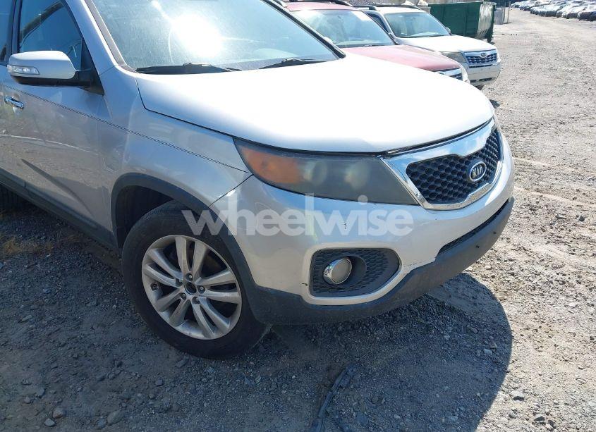 Photo 6 of 2011 Kia Sorento EX V6 (VIN 5XYKU4A24BG046075)