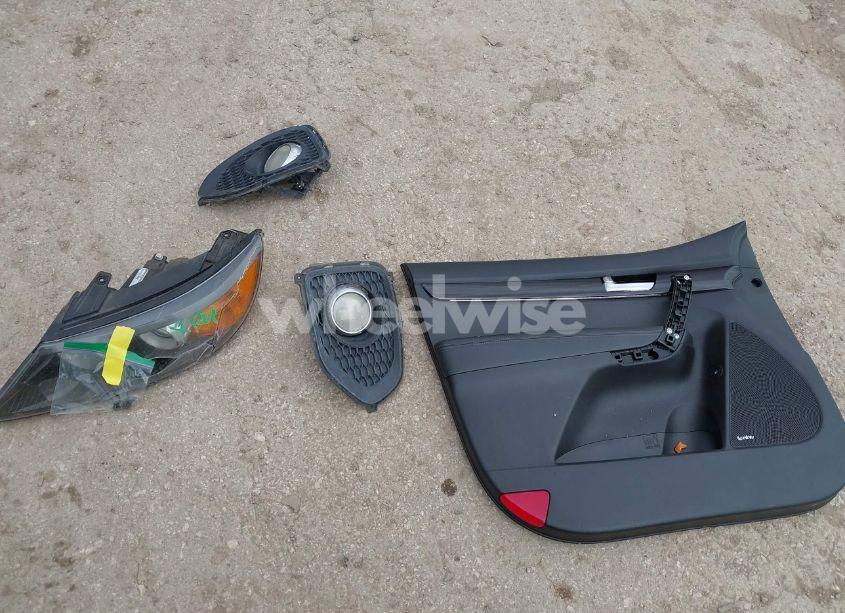 Photo 12 of 2011 Kia Sorento EX V6 (VIN 5XYKU4A24BG052376)