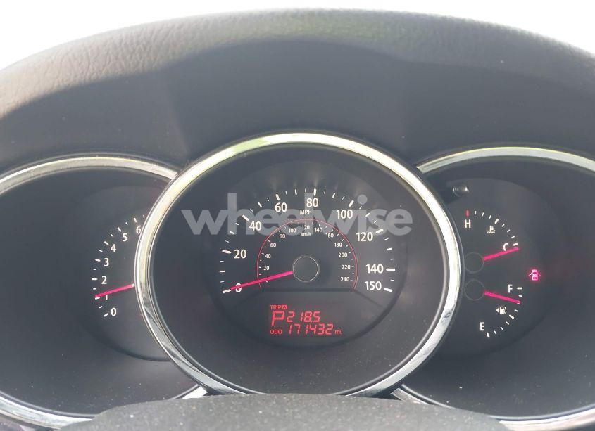 Photo 7 of 2011 Kia Sorento EX V6 (VIN 5XYKU4A24BG052376)
