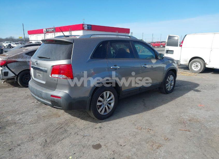 Photo 4 of 2011 Kia Sorento EX V6 (VIN 5XYKU4A24BG156981)