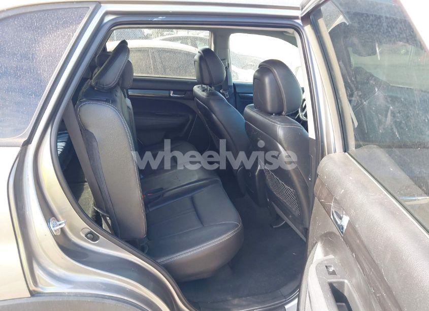 Photo 8 of 2011 Kia Sorento EX V6 (VIN 5XYKU4A24BG156981)