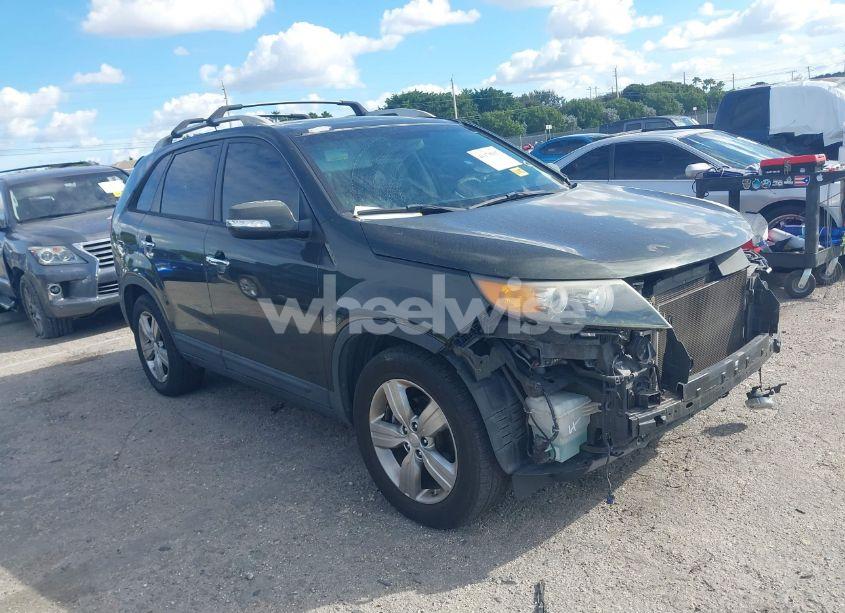 2013 Kia Sorento EX V6 (VIN 5XYKU4A24DG328932) main photo