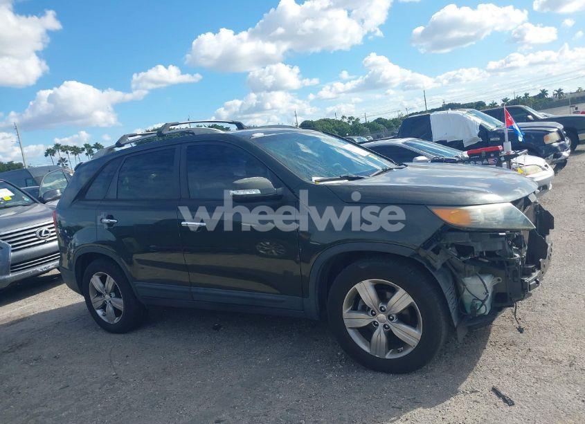 Photo 13 of 2013 Kia Sorento EX V6 (VIN 5XYKU4A24DG328932)