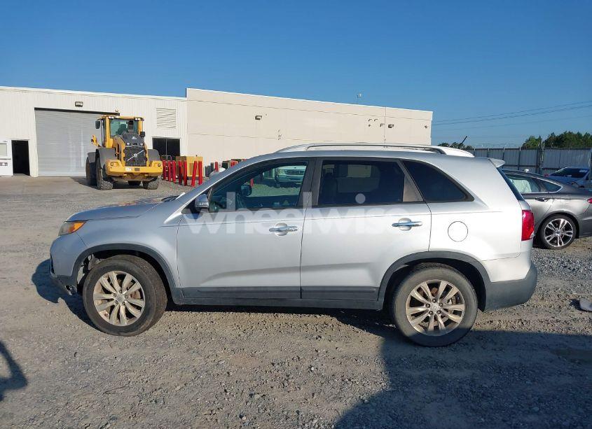 Photo 15 of 2011 Kia Sorento EX V6 (VIN 5XYKU4A25BG022240)