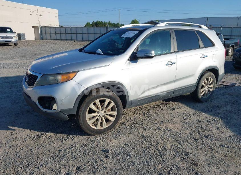 Photo 2 of 2011 Kia Sorento EX V6 (VIN 5XYKU4A25BG022240)