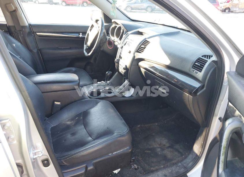 Photo 5 of 2011 Kia Sorento EX V6 (VIN 5XYKU4A25BG022240)